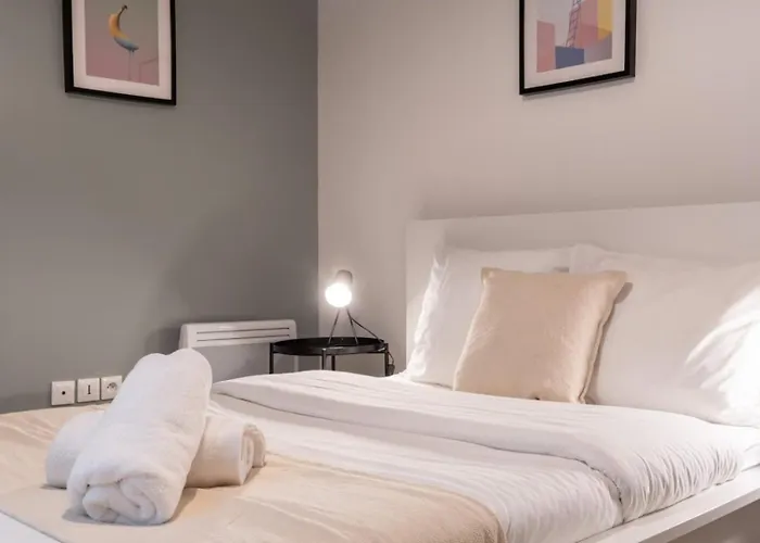 4 Bedroom Apartment With Parking !