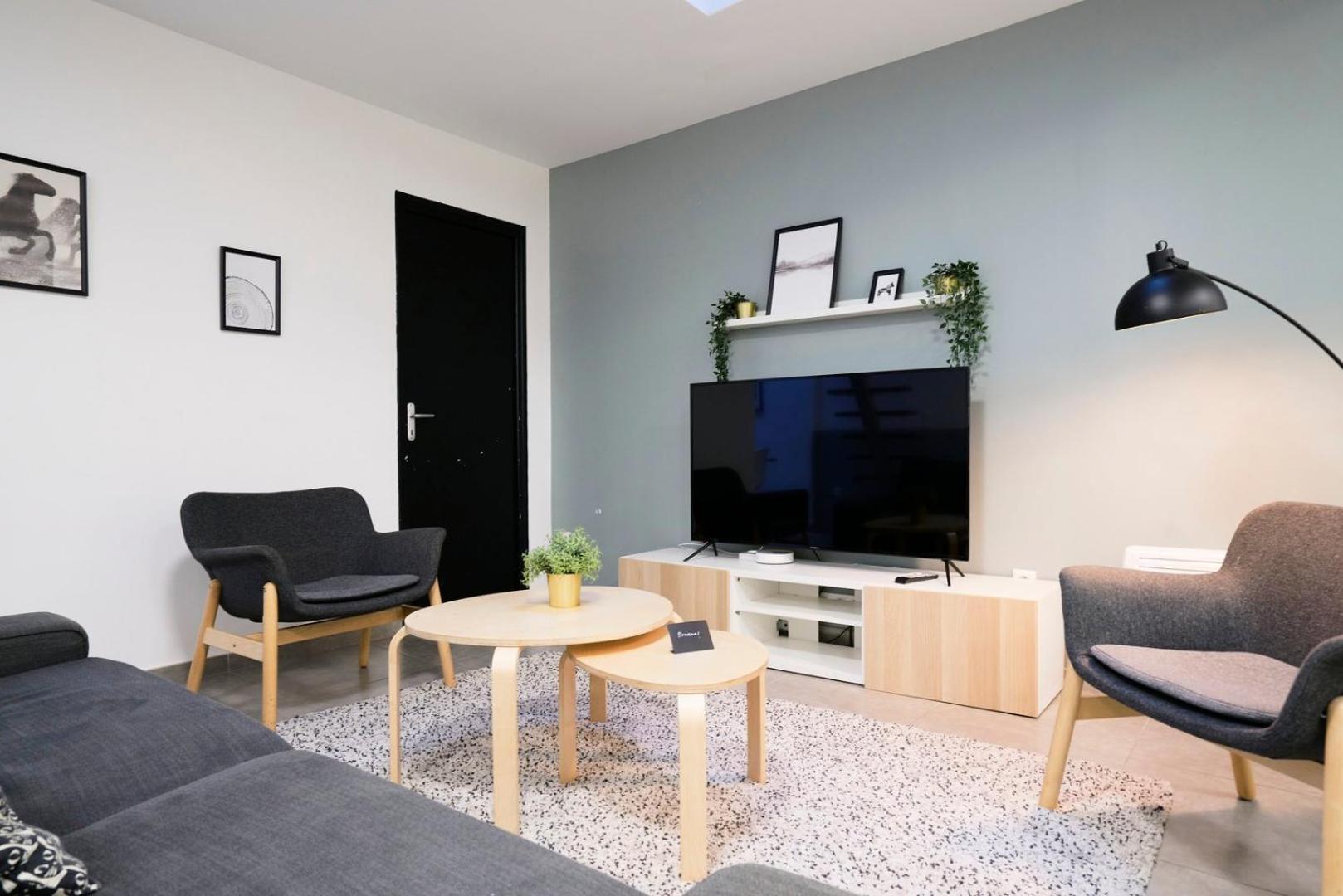 4 Bedroom With Parking ! * Lilla