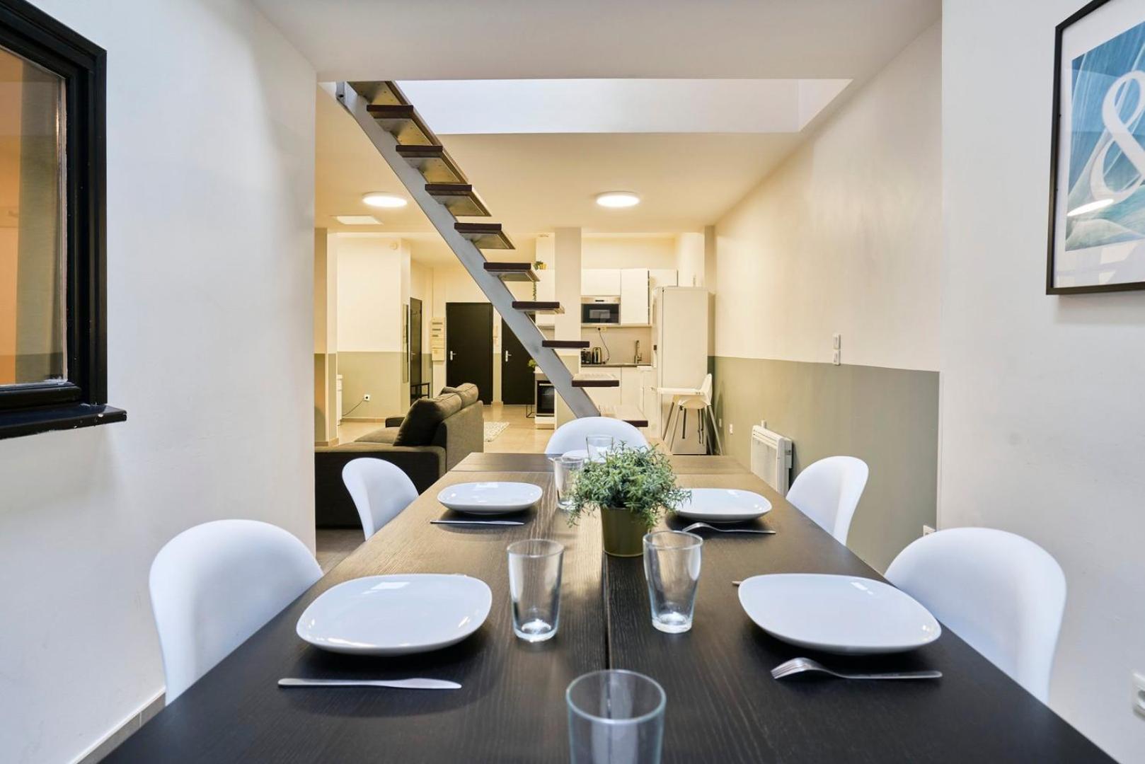 4 Bedroom With Parking ! Appartamento