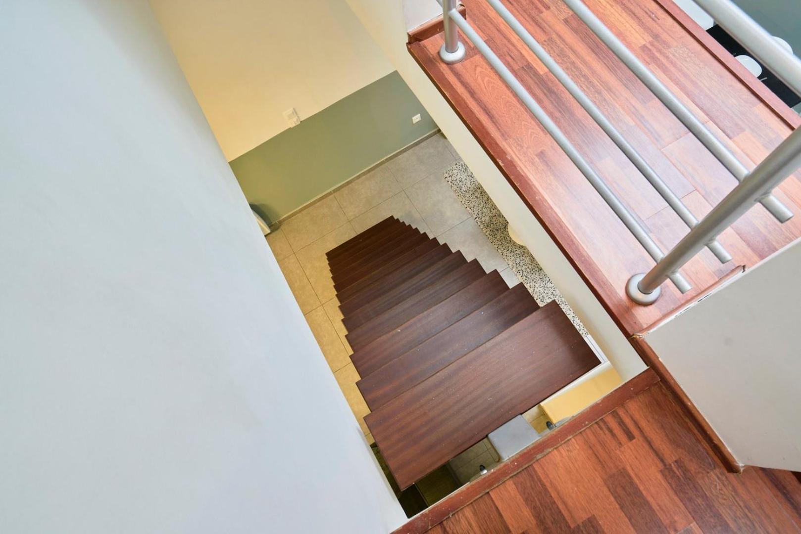 Appartamento 4 Bedroom With Parking !