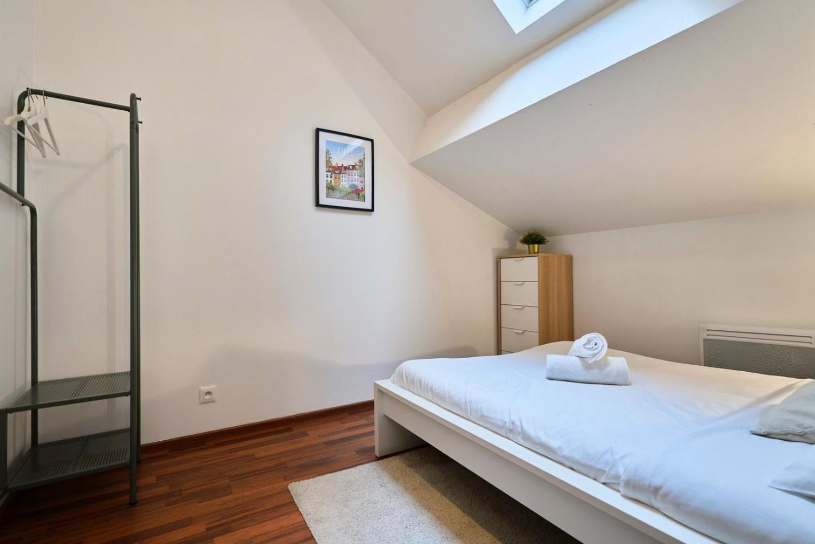 4 Bedroom With Parking ! *