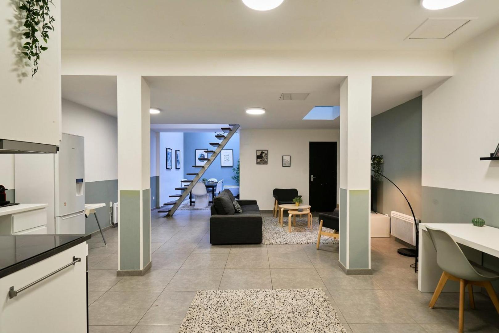 4 Bedroom With Parking ! Appartamento Lilla