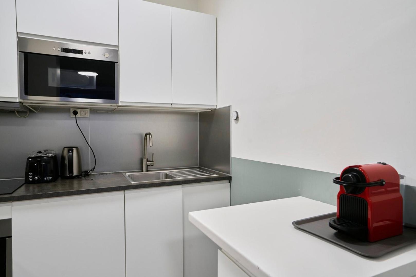 4 Bedroom With Parking ! Appartamento